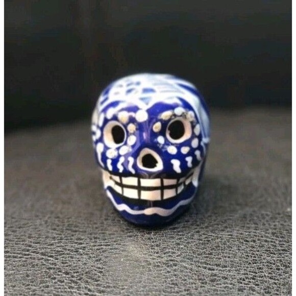 Mexican Ceramic? Sugar Skull Figurine Day Of The Dead Folk Art White Blue 1.25" - Picture 2 of 9